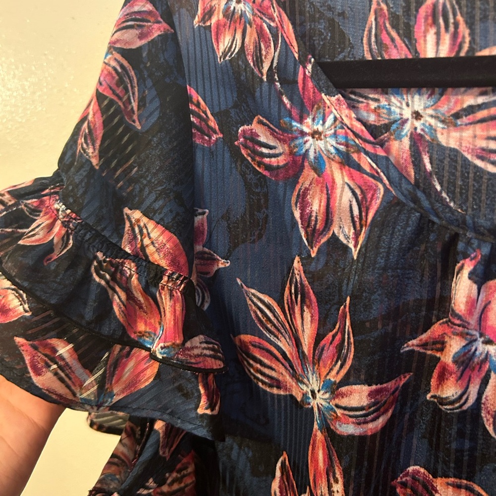 Fun Floral Ruffle Sleeve Top - Picture 2 of 6